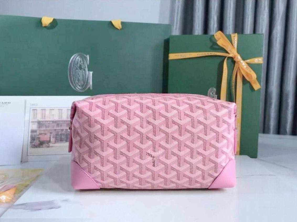GOYARD 

HIGH QUALITY

 WITH BOX 🎁

90 dhs✅

Zain39
♥️♥️♥️