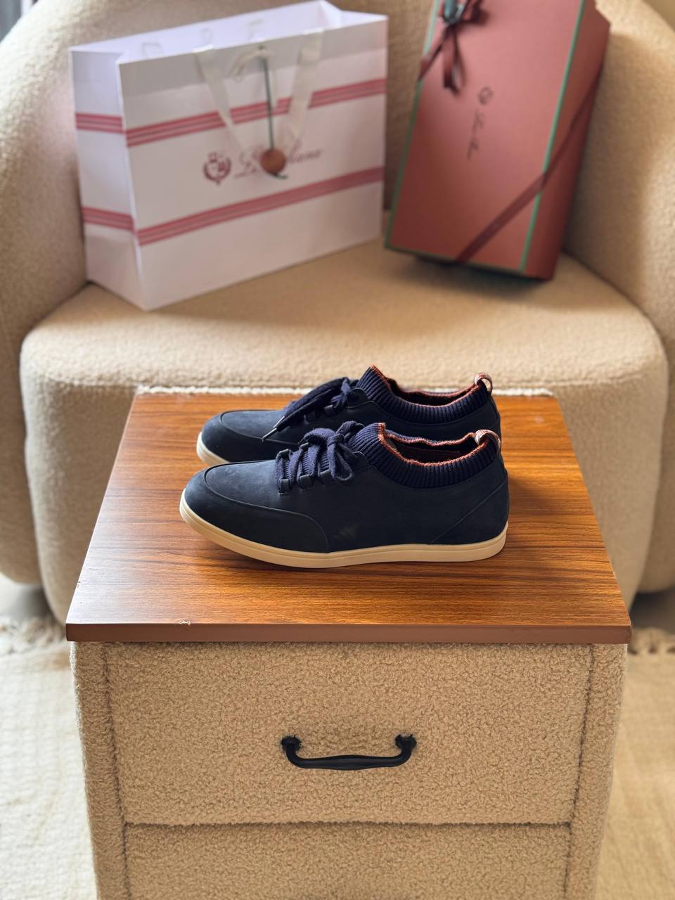 LORO PIANA
*360 LP*
*AAA QUALITY*
*size: 40 to 46 
450 dhs🪙💚

Zain185
♥️♥️♥️