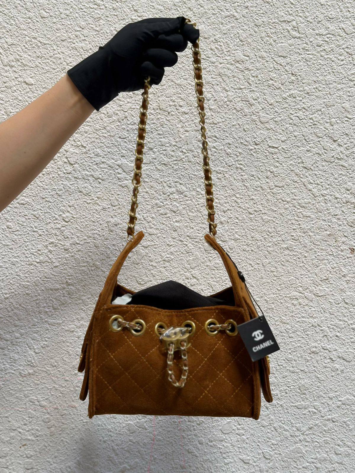 Chanel 
25bag mini
Size:20×22cm
120 dhs💓

Zain114
♥️♥️♥️