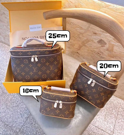 New LV cosmetic bag arrived, 
good quality, with box, 3 sizes
①  25* 18 cm price 🧧110 dhs✅ 
②  20* 13 cm price 🧧 100 dhs✅
③  16 * 10 cm price 🧧 95 dhs✅

Zain12
♥️♥️♥️