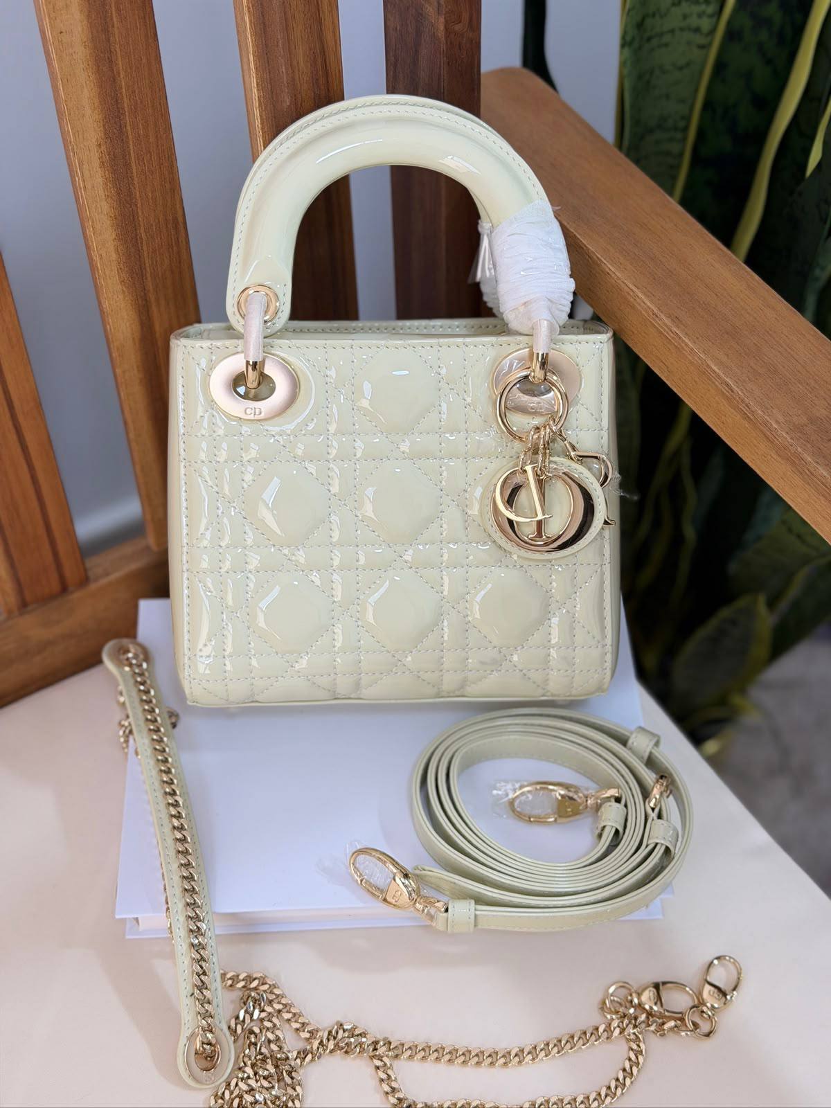 DIOR 
Super Master Quality 
Original Packing 
17cm

For Price 👇 WhatsApp✅
0568585901 
0507557372
0552275751 Owner Zain 👌

Zain321
♥️♥️♥️