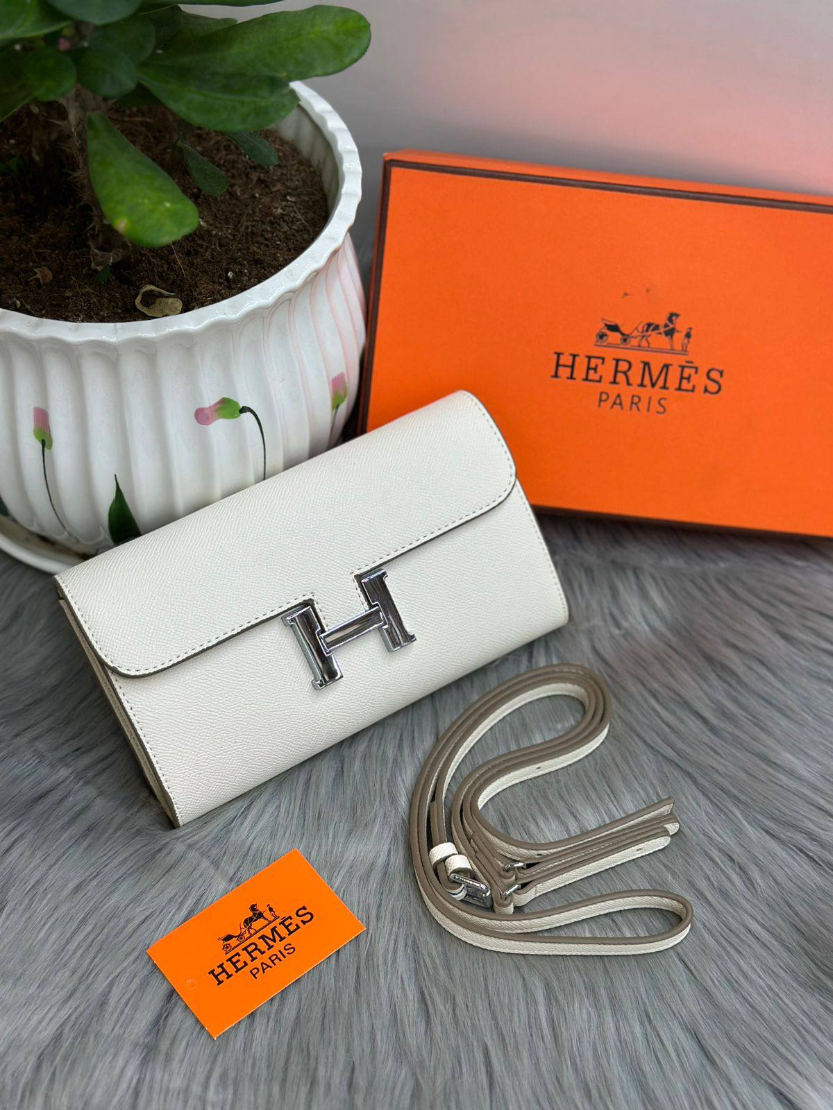 Hermes

with box
🎁🎁🎁

85 dhs❣️

Zain244
♥️♥️♥️