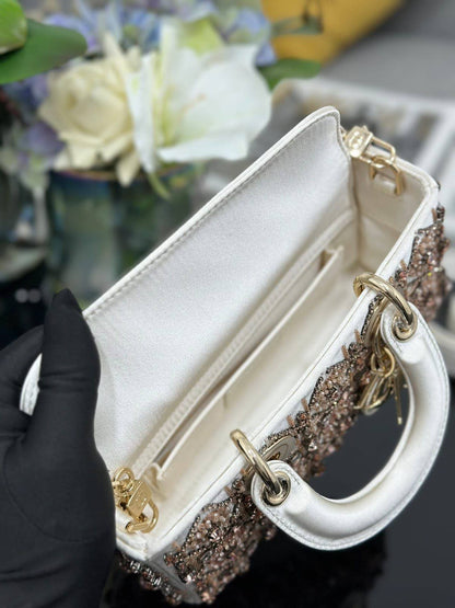 Lady Dior
*Size 17 cm*
For Price 👇 WhatsApp✅
0568585901 
0507557372
0552275751 Owner Zain 👌

Zain274
♥️♥️♥️