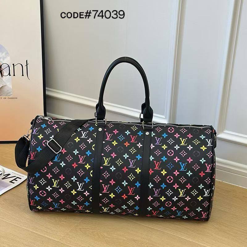 LV
TRAVELLING BAG
ᴄᴀɴᴠᴀss ᴍᴀᴛᴇʀɪᴀʟ
sɪᴢᴇ : 55 cm

65 dhs🪙💕

Zain31
♥️♥️♥️