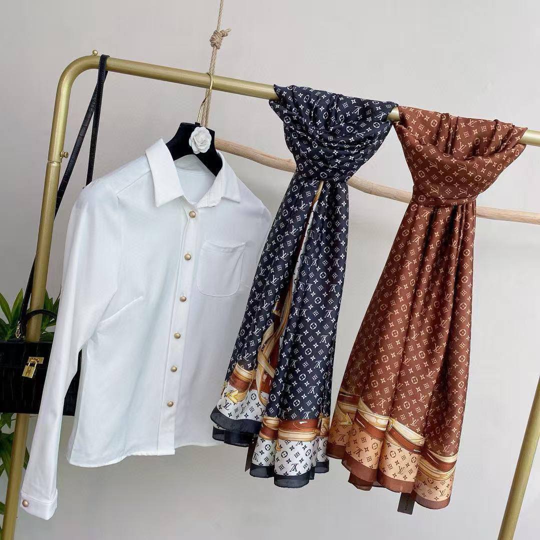 Silk scarf 
40 dhs❣️

Zain93
♥️♥️♥️