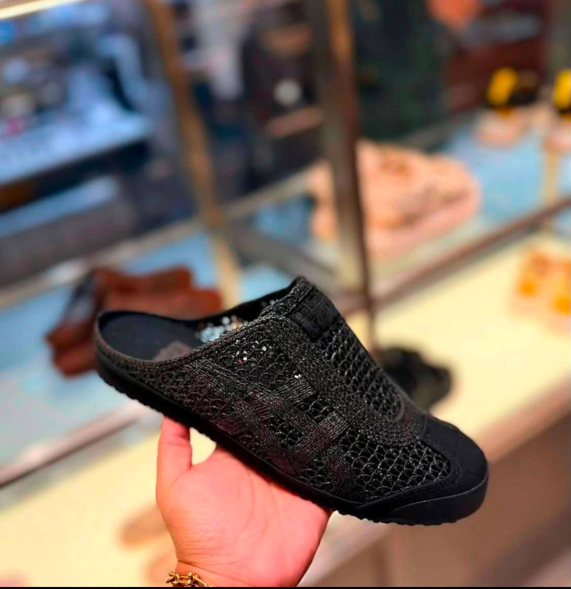Mexico 66 Sabot , 
Size 36 to 45 
230 dhs🇦🇪🇦🇪

Zain196
♥️♥️♥️