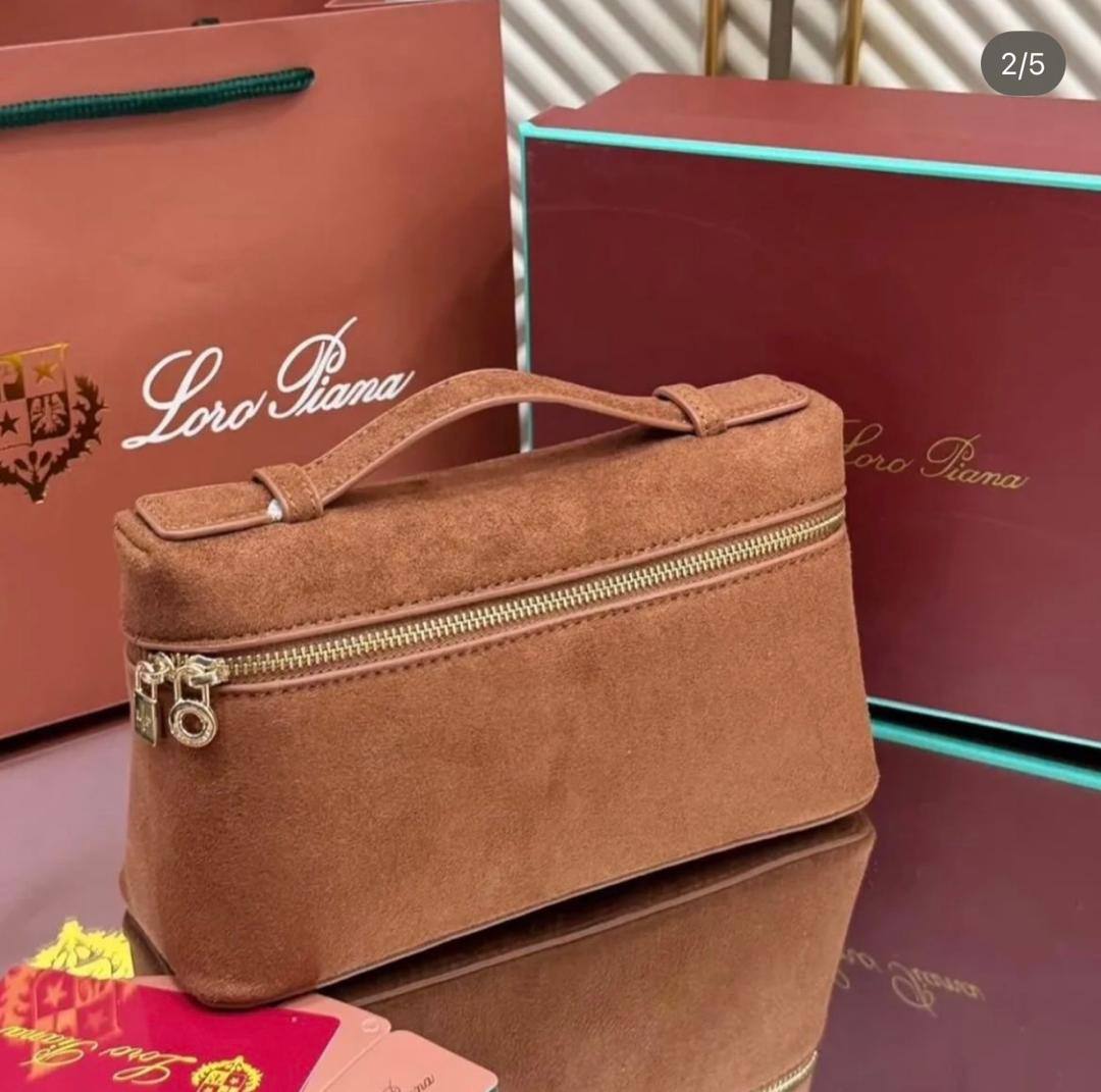 Loro piana

100 dhs🇦🇪

with box
size 19cm

Zain29
♥️♥️♥️