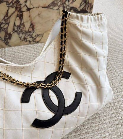 CHANEL NEW CAME BIG SIZE COPY ONE 
210 dhs🇦🇪🇦🇪

Zain295
♥️♥️♥️