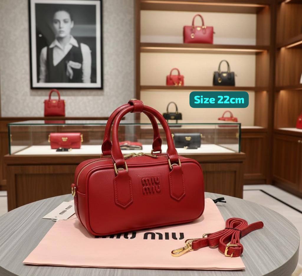 Miu Miu

Good quality 

with box 
🎁🎁🎁

95 dhs❣️

Zain186
♥️♥️♥️