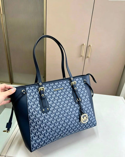 Mk
95 dhs💛
size 40×14×26cm

Zain42
♥️♥️♥️