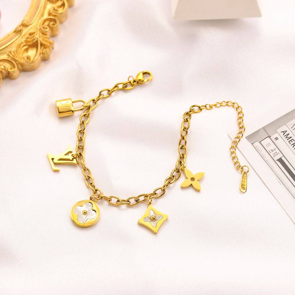 New stock 
Branded bracelet Stainless steel with 18k gold plated. 
40 dhs💓

Zain243
♥️♥️♥️