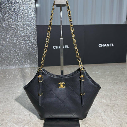 Chanel
Master
30cm 
270 dhs🪙🌨️

Zain228
♥️♥️♥️