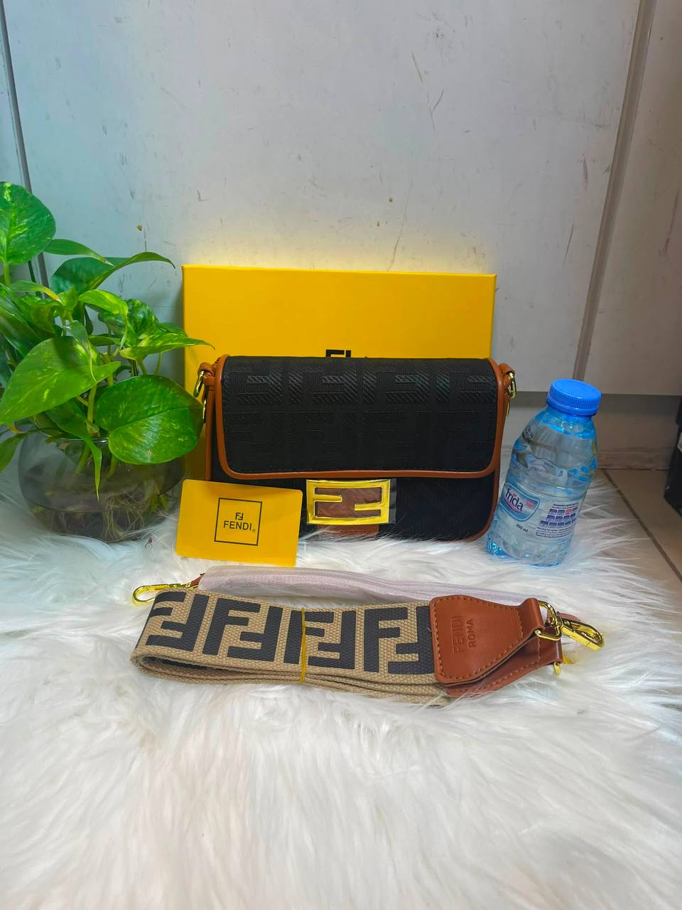 Fendi
95 dhs✅
With box
Size20cm

Zain219
♥️♥️♥️