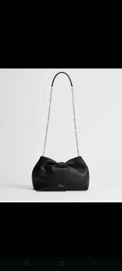 DIOr 

95 dhs🇦🇪🇦🇪
with box

Zain90
♥️♥️♥️