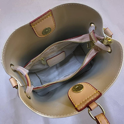 LV

NEW CAME 

HIGH QUALITY 
WITH BOX 
130 dhs🇦🇪🇦🇪

Zain39
♥️♥️♥️