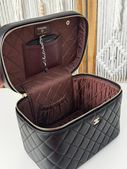 CHANEL  
SUPER MASTER QUALITY 
AVAILABLE 

For Price 👇 WhatsApp✅
0568585901 
0507557372
0552275751 Owner Zain 👌

Zain307
♥️♥️♥️