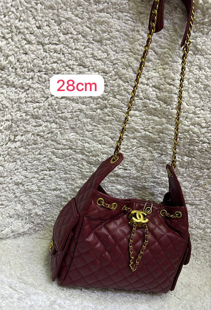 Chanel 
28cm 
with box 
120 dhs✅

Zain168
♥️♥️♥️