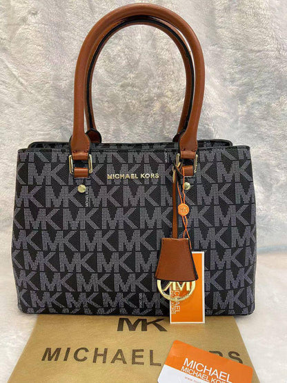 MK 
90 dhs✅
size 32×14×22cm

Zain42
♥️♥️♥️