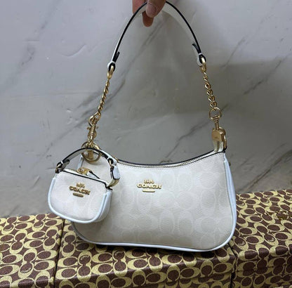 Coach

with box
🎁🎁🎁

95 dhs🪙🌨️

Zain143
♥️♥️♥️