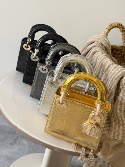 Lady Dior 
Snake leather 
Size :17 cm


For Price 👇 WhatsApp✅
0568585901 
0507557372
0552275751 Owner Zain 👌

Zain315
♥️♥️♥️