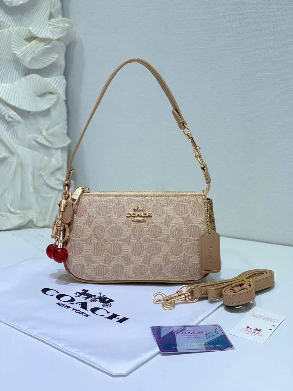 Coach 
good quality 
90 dhs✅
with box

Zain278
♥️♥️♥️