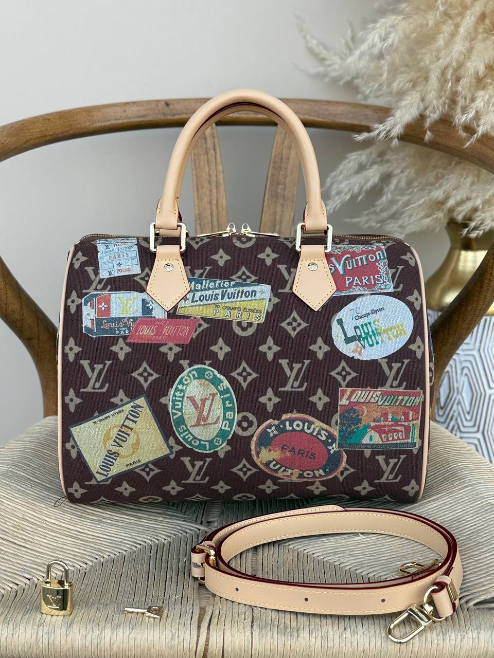 LV
30cm
380 dhs✅
Top quality 
Wit box🎁

Zain167
♥️♥️♥️