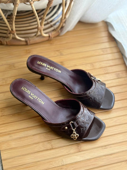 LV
AA Quality
𝗦𝗶𝘇𝗲 𝟯𝟲 𝘁𝗼𝗼 𝟰𝟭 
450 dhs🇦🇪🇦🇪

Zain303
♥️♥️♥️