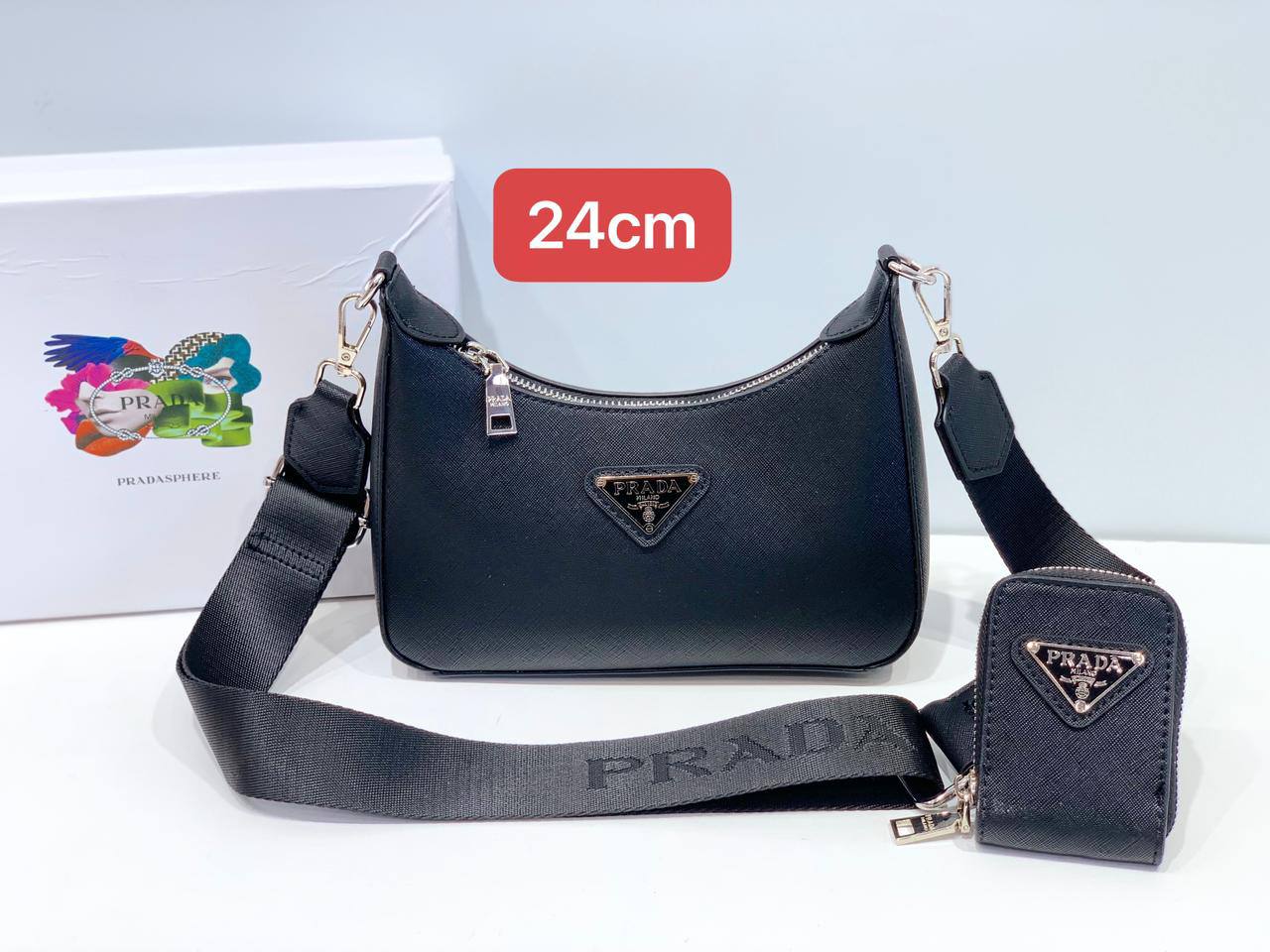 Prada

with box
🎁🎁🎁

100 dhs💓

Zain102
♥️♥️♥️