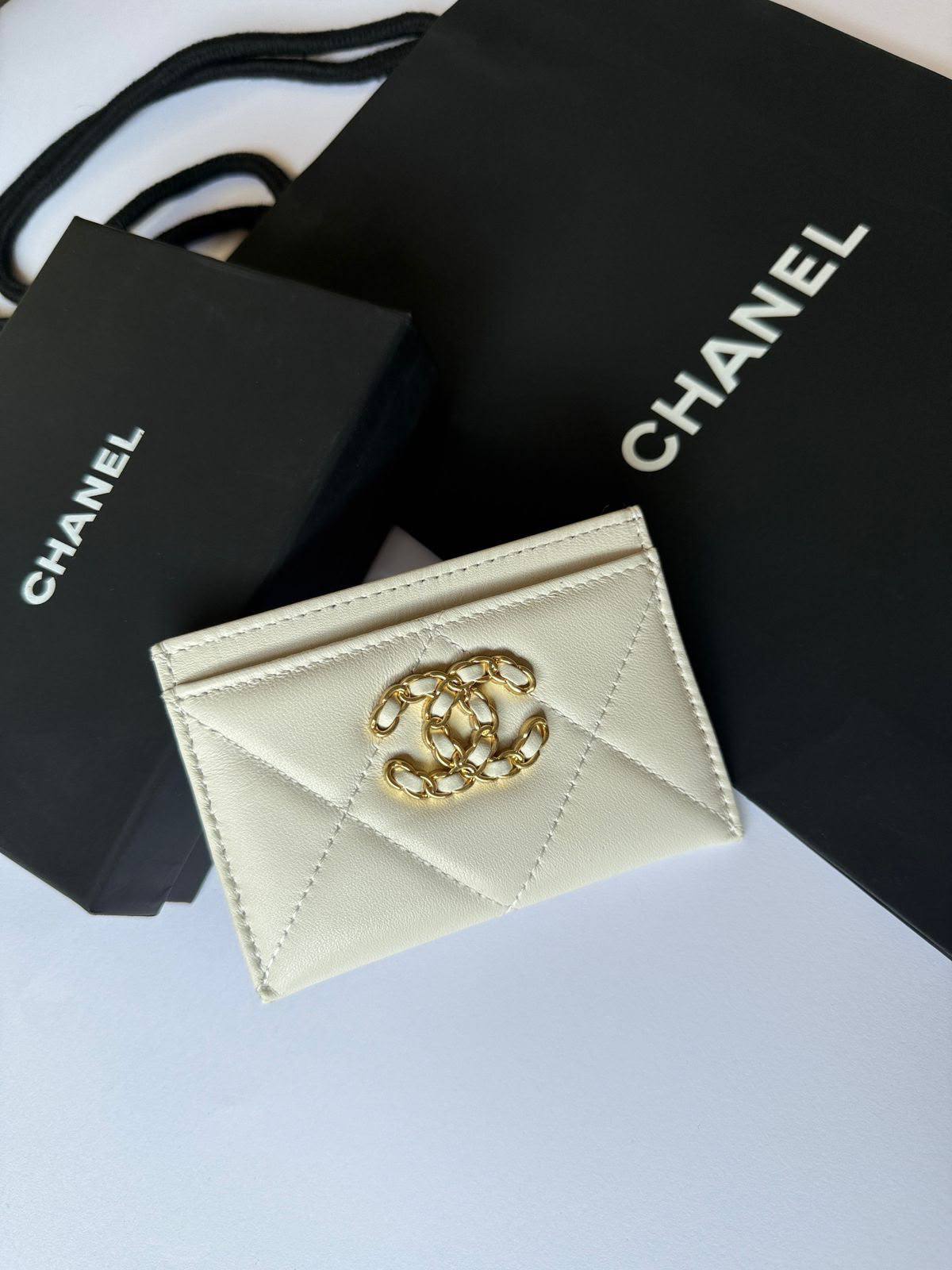 Chanel

Super Master

280 dhs🇦🇪🇦🇪

Zain275
♥️♥️♥️
