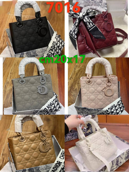 Dior
High quality


115 dhs❤️

with box
🎁🎁🎁

Zain136
♥️♥️♥️