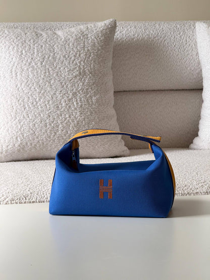 Hermes 24 and 21cm 💕master quality😍with box❤️
320 dhs🪙🌨️

Zain52
♥️♥️♥️