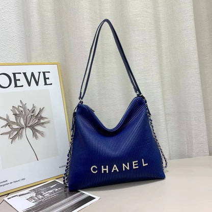 Chanel
100 dhs✅
size 36cm

Zain213
♥️♥️♥️