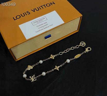 LV ❤️‍🔥*
Bracelet ✨
Master quality 💯
With normal boxes 📦 
And paper bag 🛍️
45 dhs✅
With master box 🗃️ 
60 dhs✅

Zain216
♥️♥️♥️