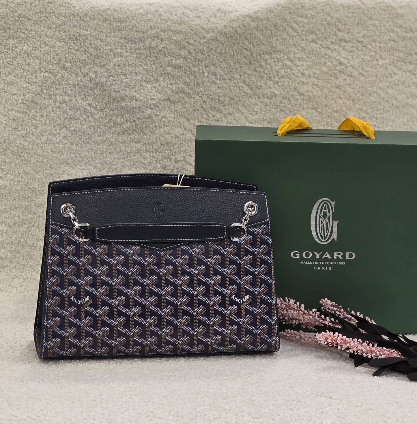 Goyard 
     25.5Cm Box
280 dhs❣️

Zain131
♥️♥️♥️