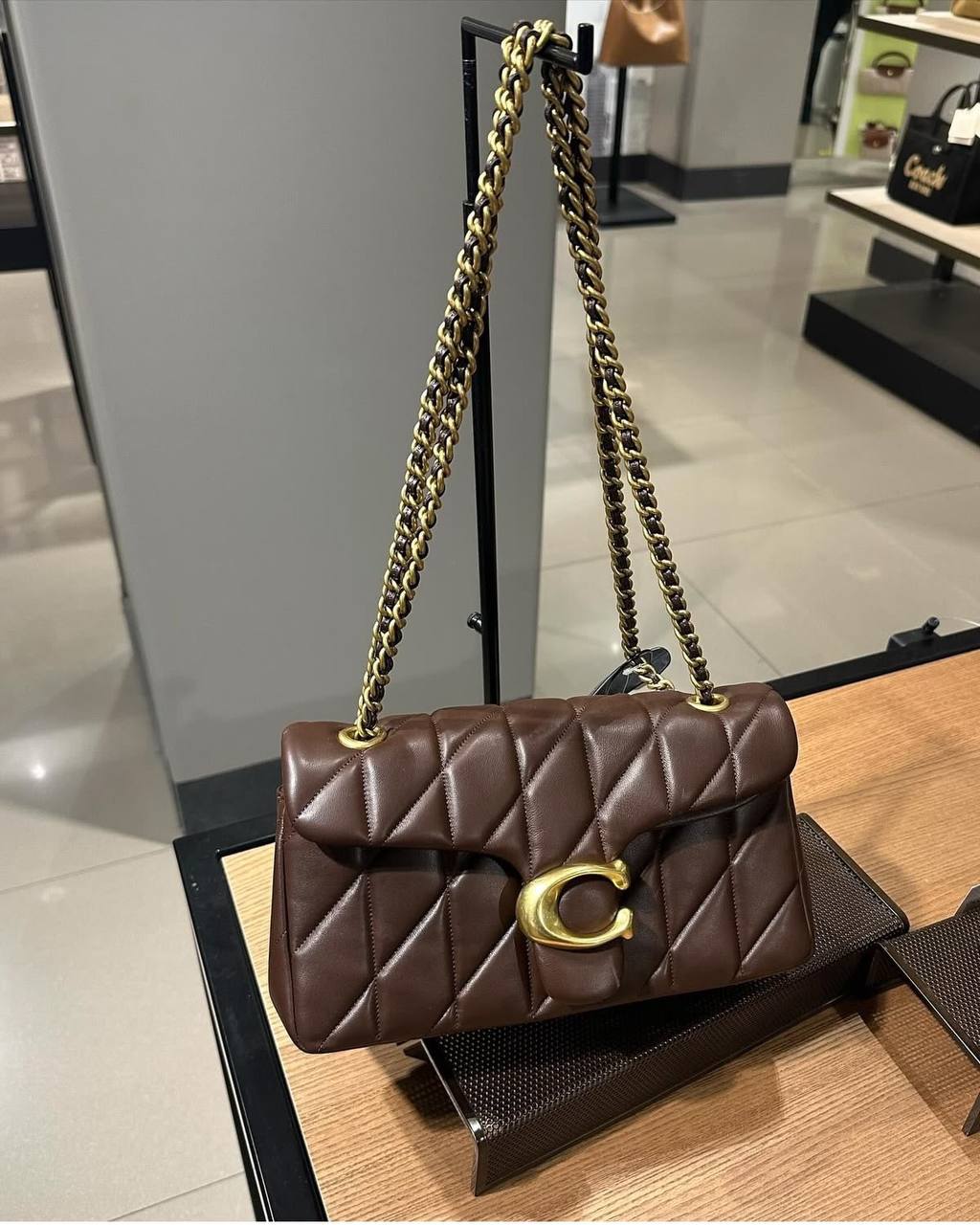 Coach

100 dhs🇦🇪🇦🇪

With box

Zain219
♥️♥️♥️