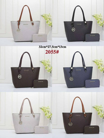 MK 
NEW CAME GOOD QUALITY 
105 dhs👑
SIZE : 32cm

Zain39
♥️♥️♥️