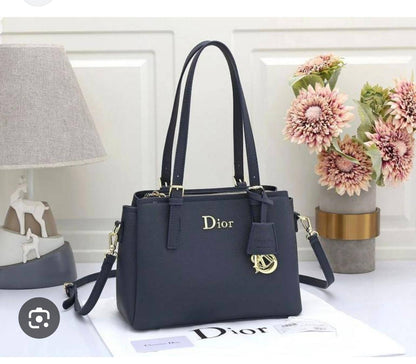 DIOR 
GOOD quality 
115 dhs✅

Zain200
♥️♥️♥️