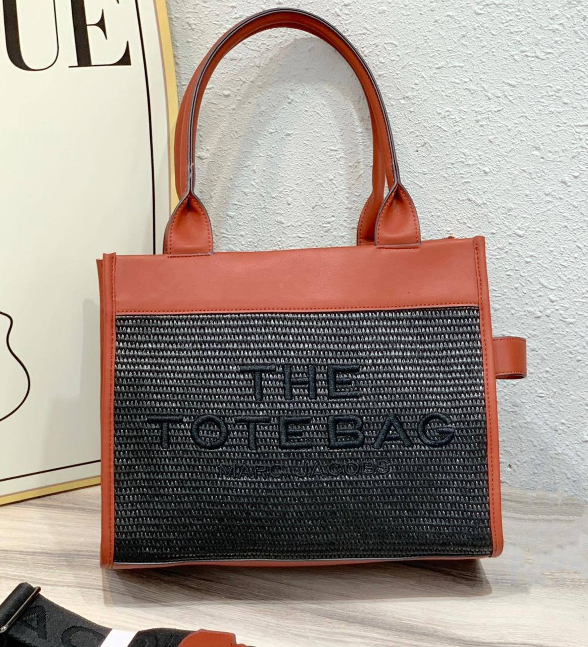 MARC JACOBS 
THE TOTE BAG NEW CAME 

GOOD QUALITY 
110 dhs🪙🖤

Zain39
♥️♥️♥️