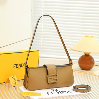 FENDI 
NEW CAME 
GOOD QUALITY
 WITH BOX 
🎁🎁🎁

90 dhs✅

Zain39
♥️♥️♥️