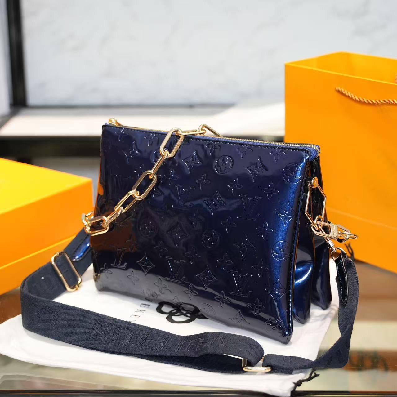 LV
Good quality 
100 dhs💓
With box 📦

Zain70
♥️♥️♥️