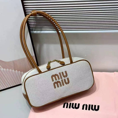 MIUMIU

best quality 
without box

95 dhs🇦🇪🇦🇪

size30CM

Zain290
♥️♥️♥️