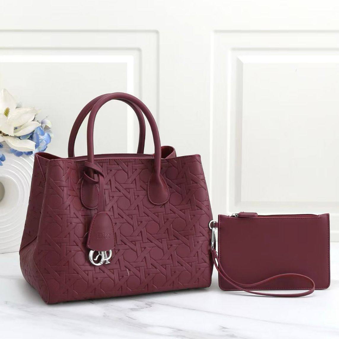 DIOR 
GOOD  QUALITY  
125 dhs🇦🇪

Zain39
♥️♥️♥️