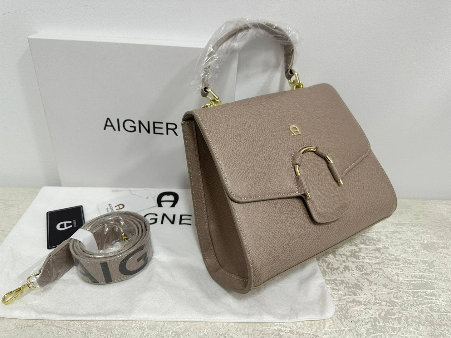 Aigner
105 dhs❣️

Zain07
♥️♥️♥️