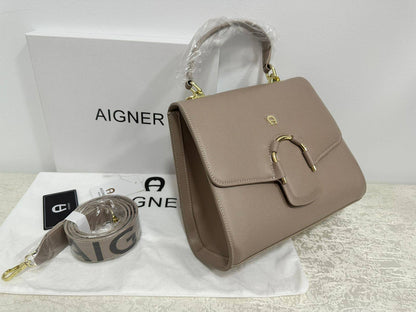 Aigner
105 dhs❣️

Zain07
♥️♥️♥️