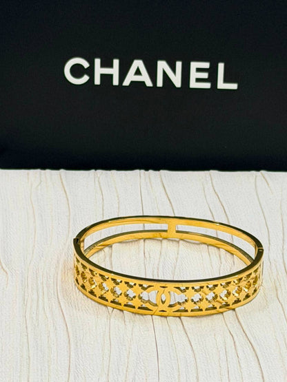 Stainless steel🍁 

Bangle ✨

 Non turnish💕

20 dhs🇦🇪🇦🇪

Zain263
♥️♥️♥️