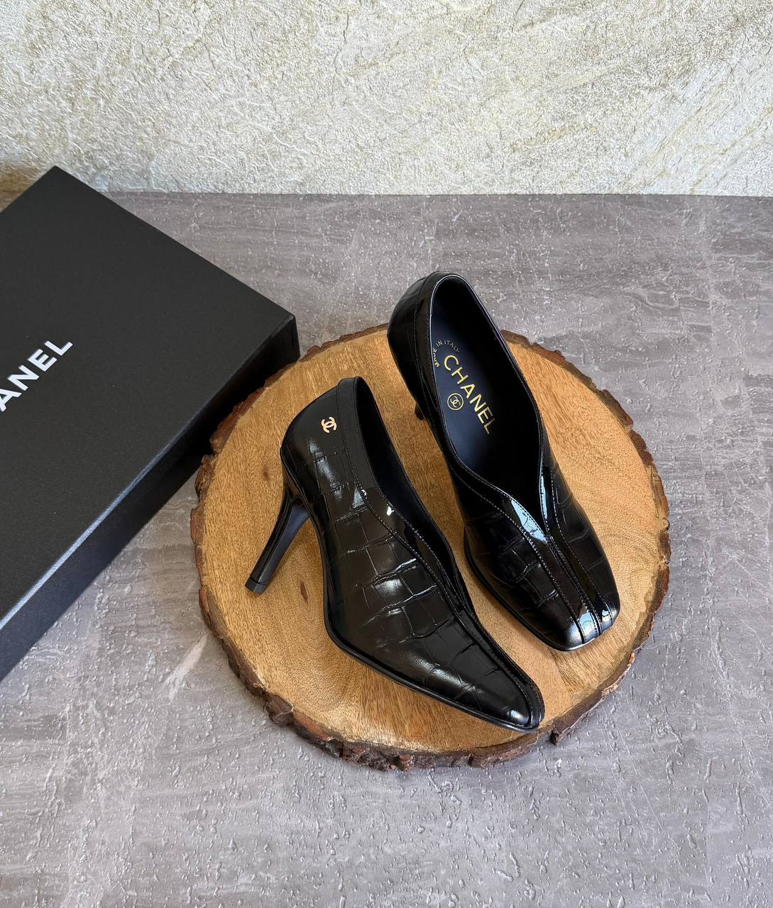 CHANEL 💫😍
SuperMaster Quality 💯
550 dhs✅
Size: 36-41 💥

Zain171
♥️♥️♥️
