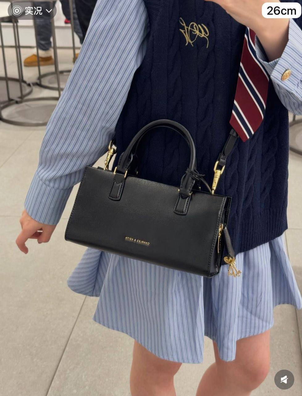 💖 CK Hand bag
1️⃣ First quality +🎁
Size : 26 * 15 * 10 cm
115 dhs✅
with box 🎁

Zain115
♥️♥️♥️