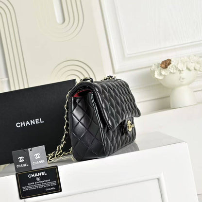 Chanel 
100 dhs✅
with box🎁
Size 25×7×15cm

Zain42
♥️♥️♥️
