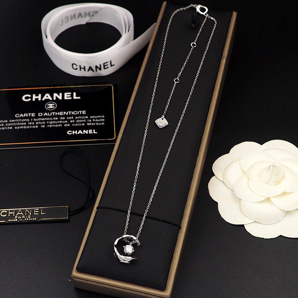 CHANEL NECKLACE
MASTER 💫✨
WITH BOX AND PAPER BAG🎁🛍️
50 DHS✅

Zain89
♥️♥️♥️