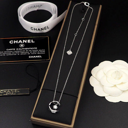CHANEL NECKLACE
MASTER 💫✨
WITH BOX AND PAPER BAG🎁🛍️
50 DHS✅

Zain89
♥️♥️♥️